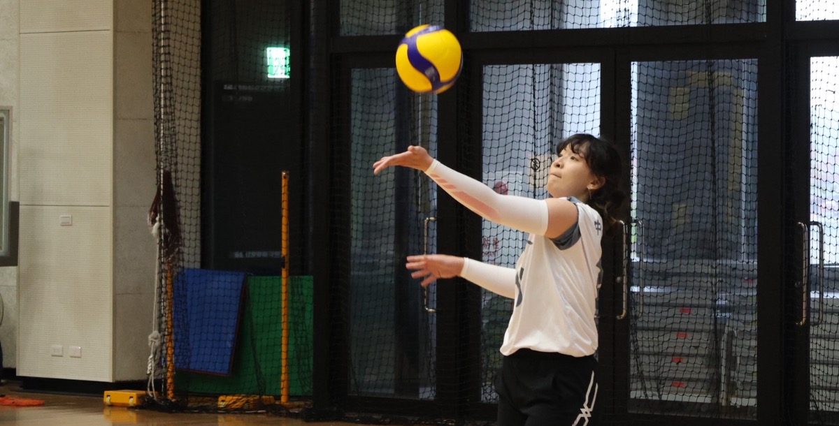 中山醫何伊霖運用多記重扣，帶隊與國北教抗衡。攝/劉亭寬