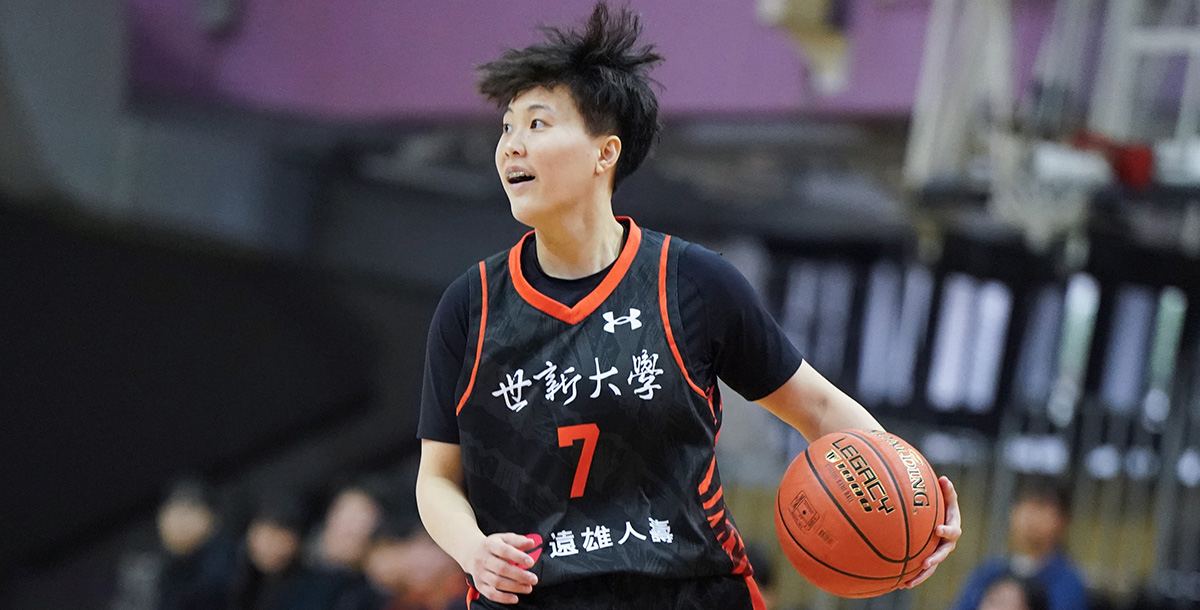 世新大學葉欣宜命中4顆外線，全場拿下20分9籃板。攝/大專體總