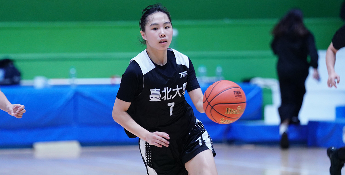 臺北大學張映庭15分7籃板，包含3記外線。攝/大專體總