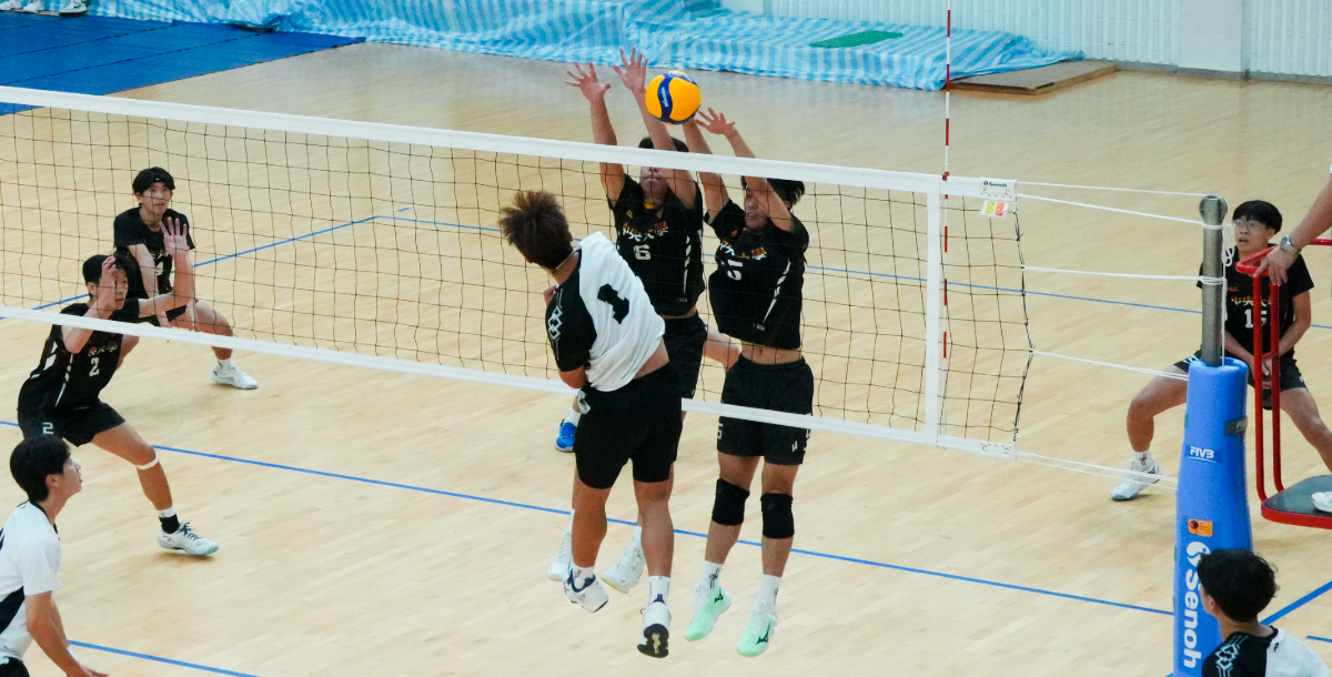 南應試圖衝破對手攔網,展現拼勁。攝/李亭葳