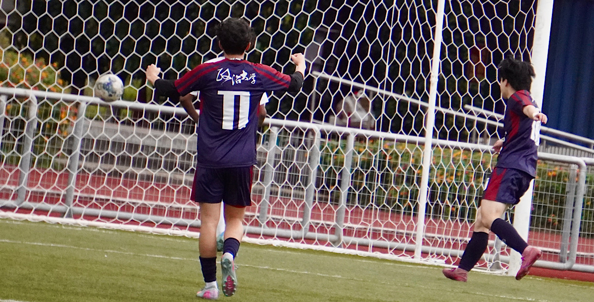 政大王棋閎與黃彥誠串聯進攻，射門得分。攝/孫千筑