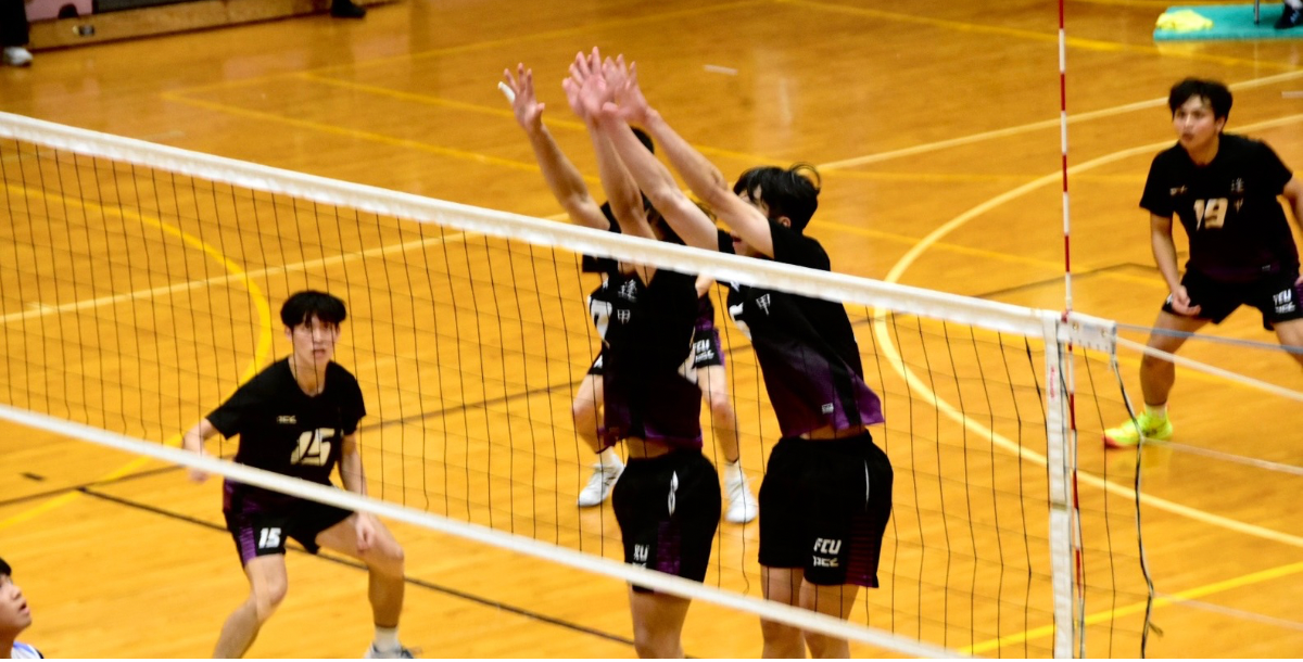 逢甲以攔網建立穩固防線,成功限制對手攻勢。攝/藍毓靜