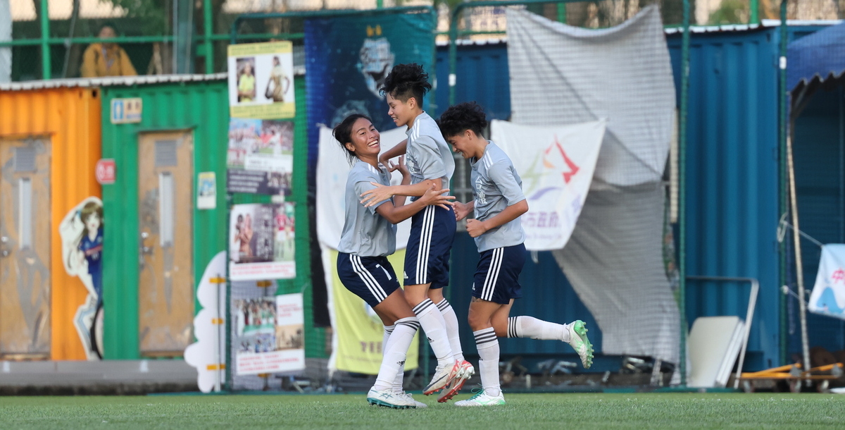 臺體踢進追平分後彼此鼓勵。攝/林巧晨