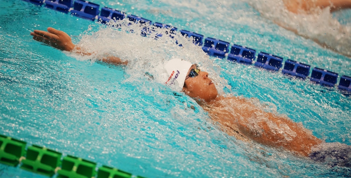 王星皓成為我國在世大運首位站上游泳池畔領獎的選手。攝/大專體總
