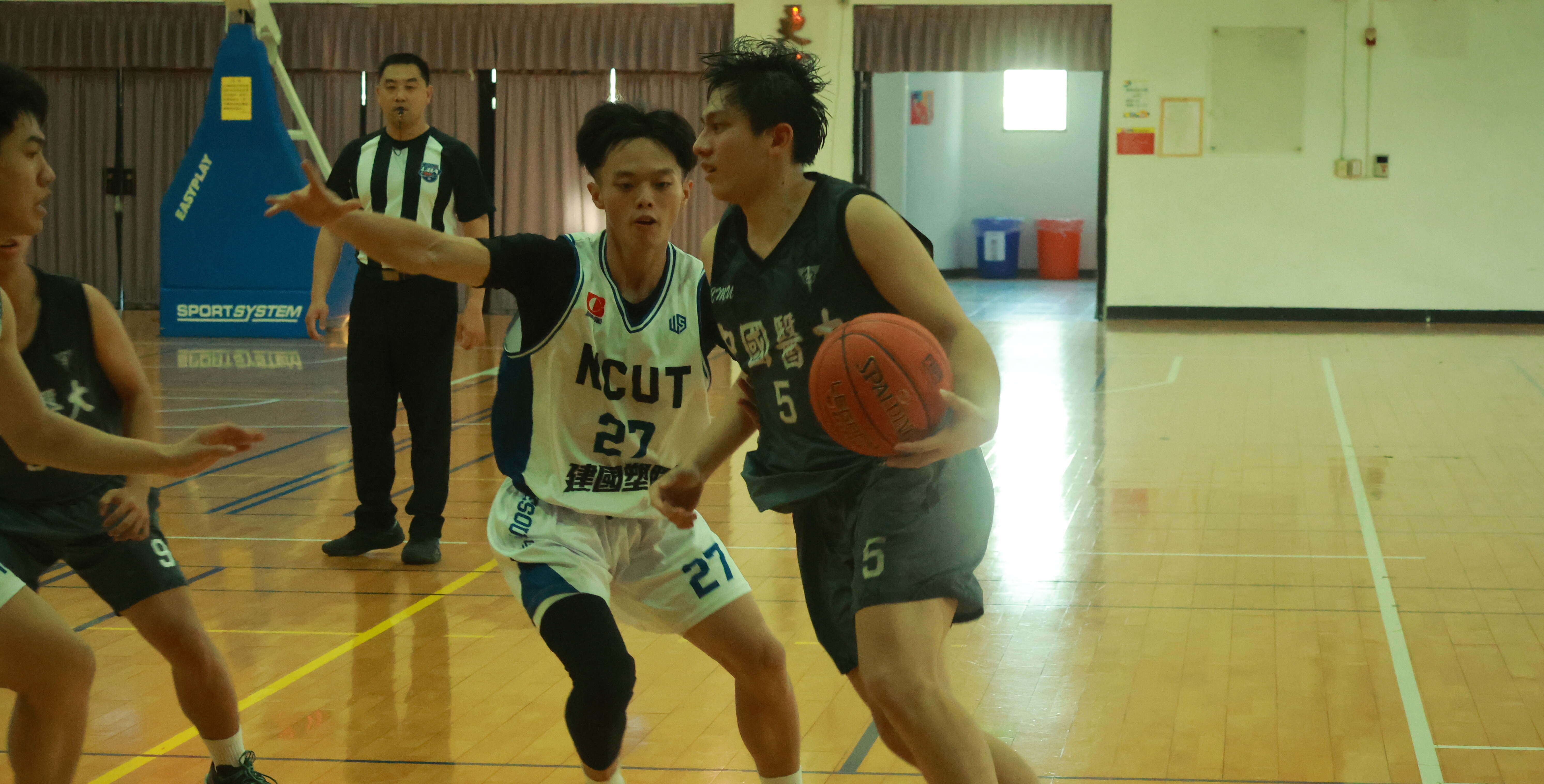 中國醫葉子倫主導球隊進攻。攝/邱治霖