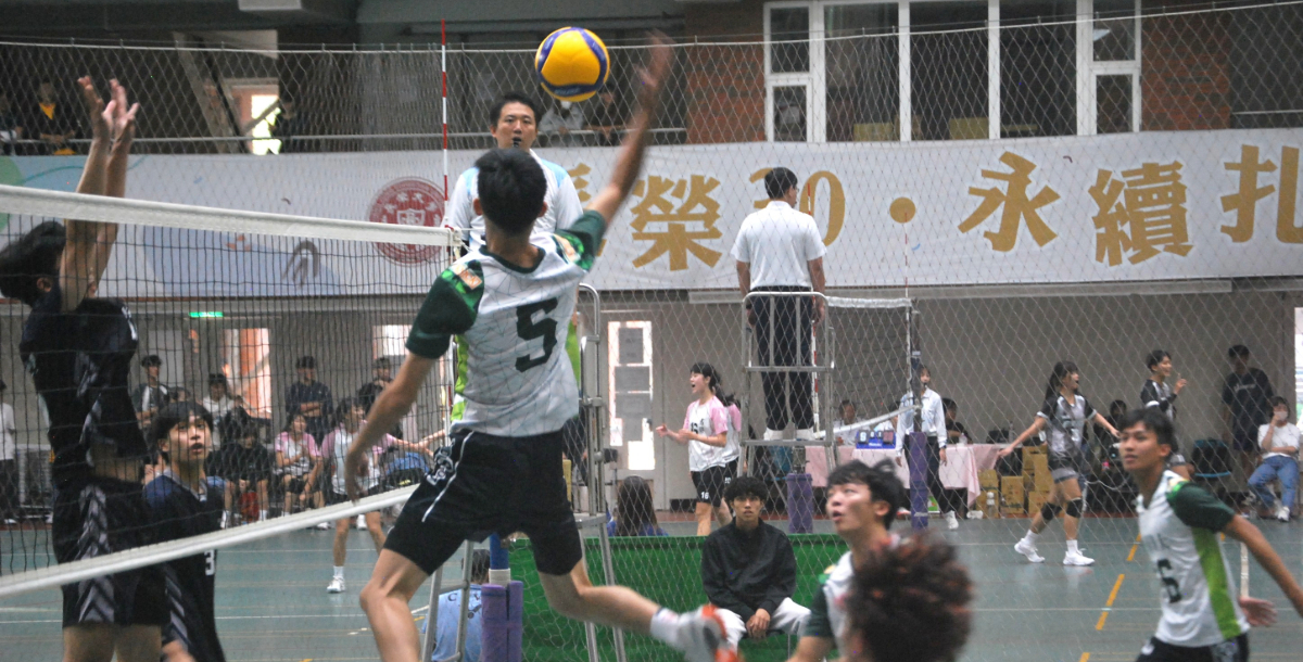 華醫(白)強勢攻擊收下預賽第二勝。攝/吳妤宸