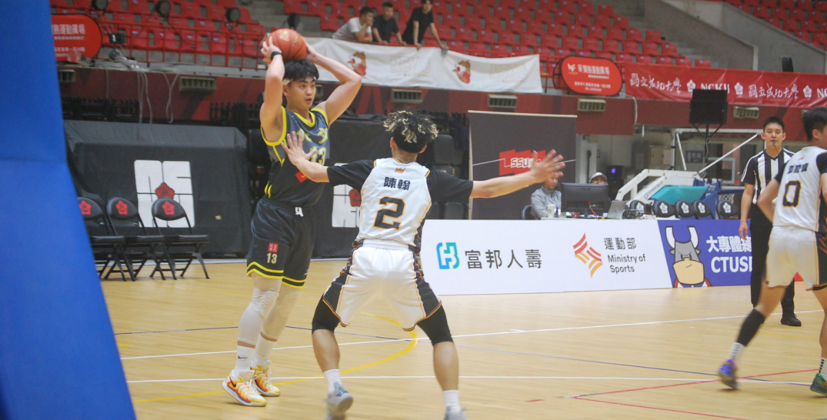 文化陳柏丞(左)迎來大專最後一年,盼能在小巨蛋有好結果。攝/吳妤宸