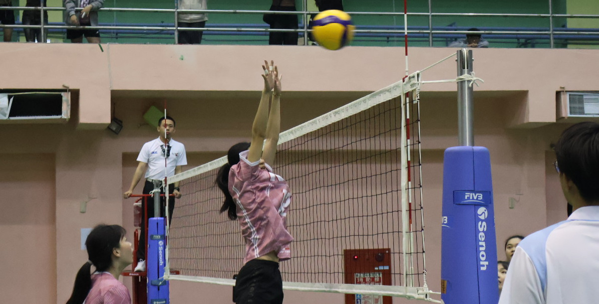 北科董子菱單人攔網建功。攝/張妘萁