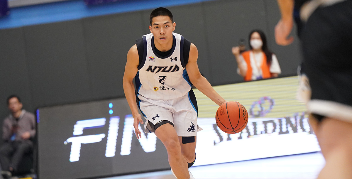 臺灣藝大王威翔15分，並以單場8次助攻串聯球隊攻勢。攝/大專體總