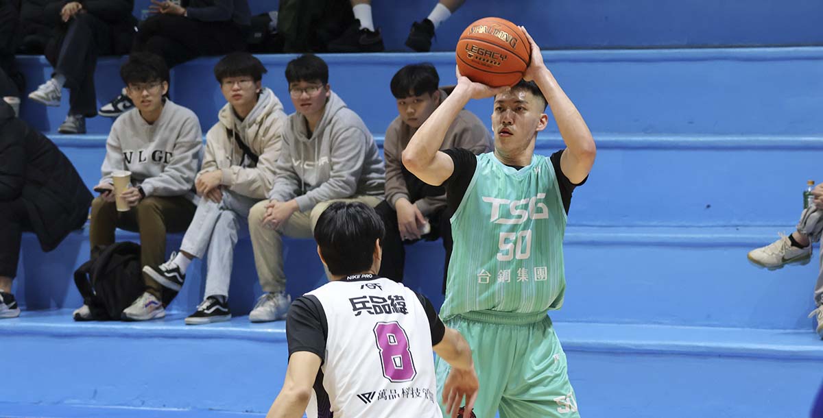 台鋼莊富甯三分砲火帶領團隊取勝。攝/蔡書庭