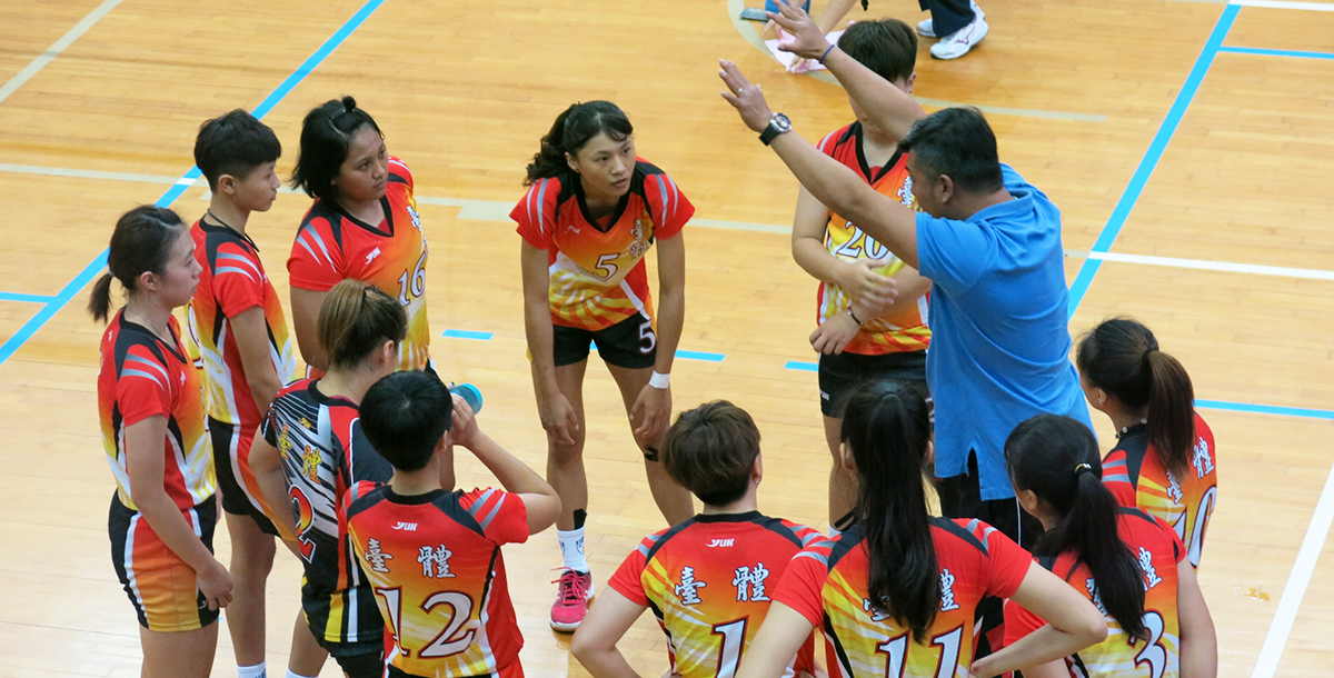 臺體陳裕安教練暫停提醒選手。