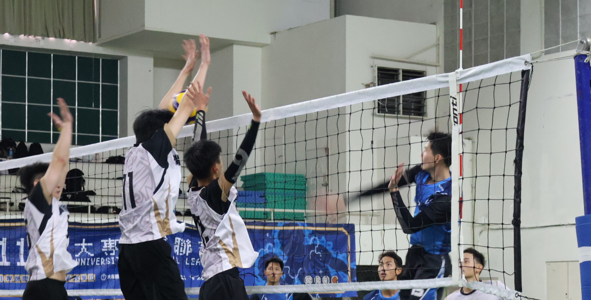 開南三人攔網得分。攝/張妘萁