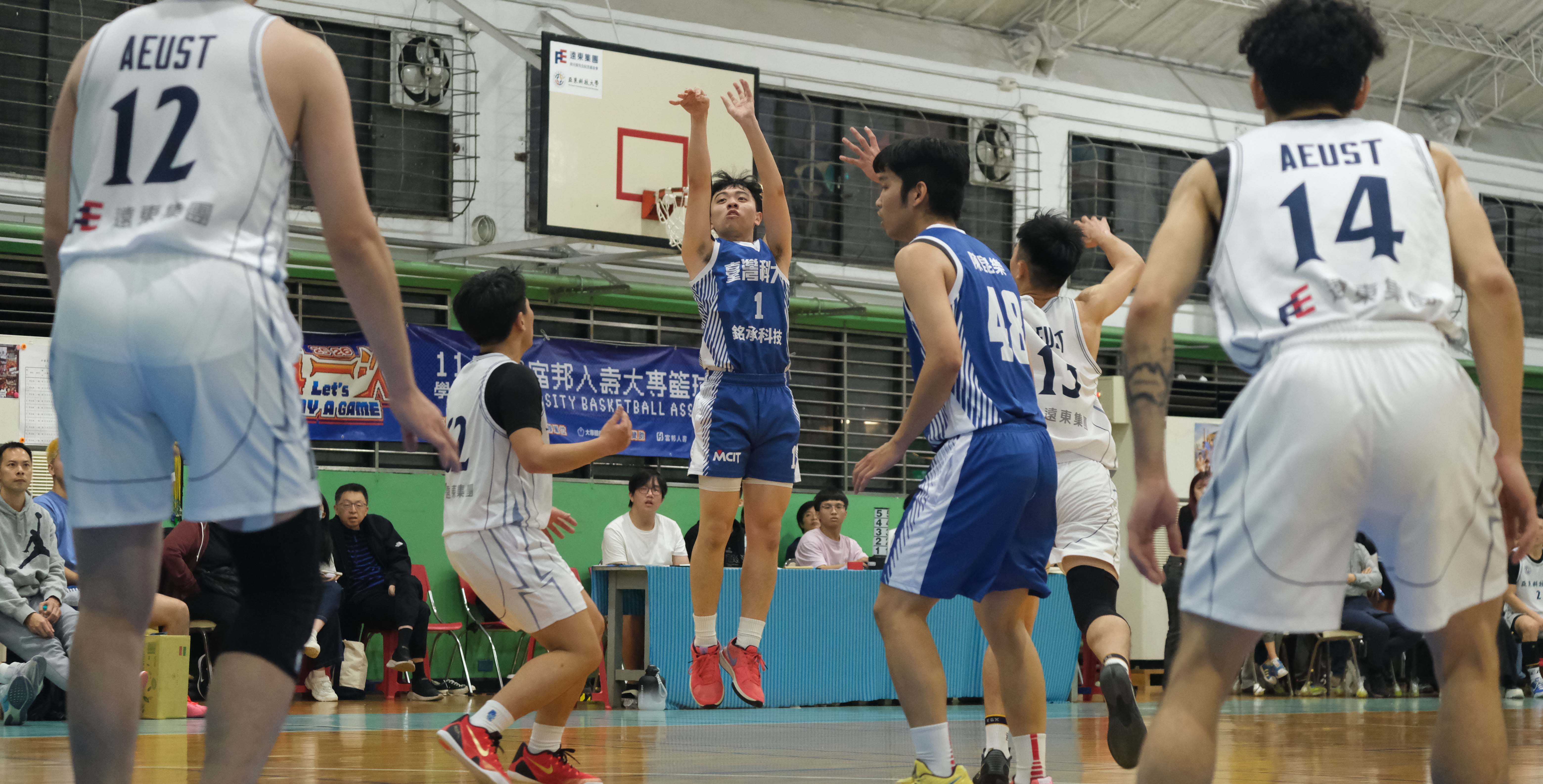 第二節臺科大外線開張，投四中四。攝/李慈恩