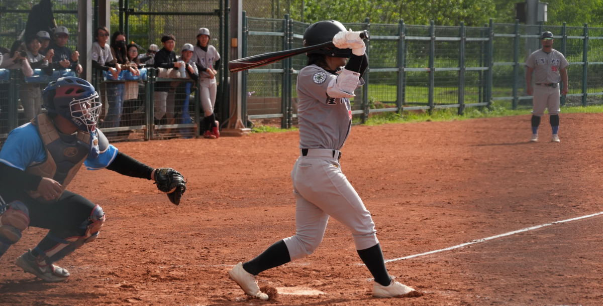 臺大火力打線串連，三局攻下15分。攝/李亭葳