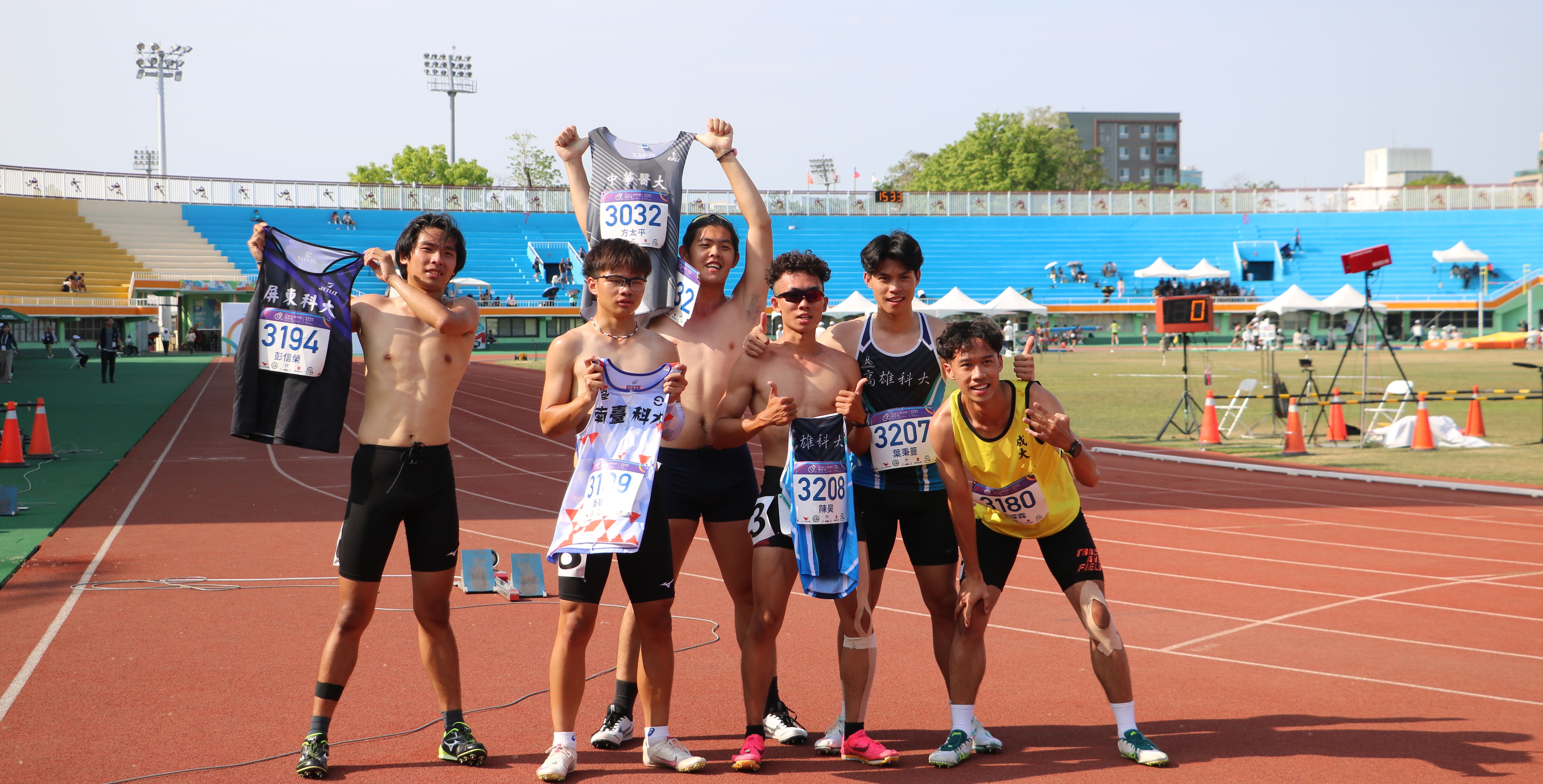 一般男十項全能選手賽後合影留下本屆珍貴回憶。攝/許靜玟