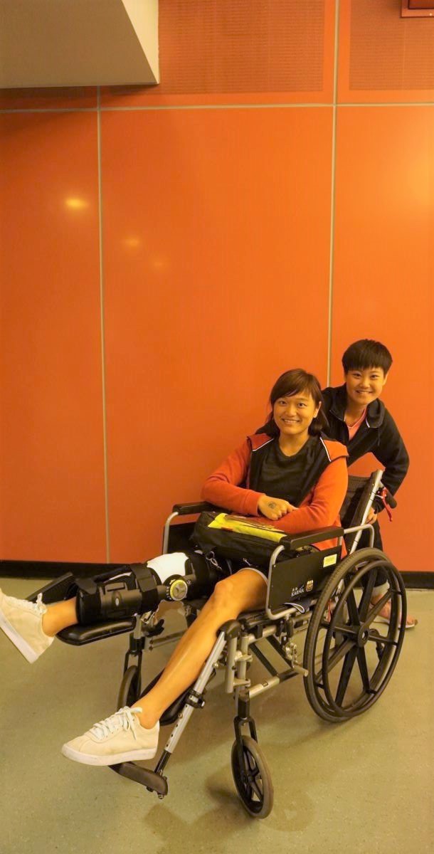 來自臺大的球迷唐同學坐著輪椅來看UBA。攝/歐柔維