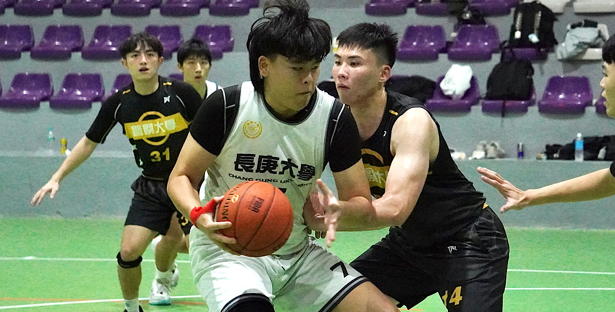 長庚王子宸在場上全神貫注,掌握球權。攝/孫千筑