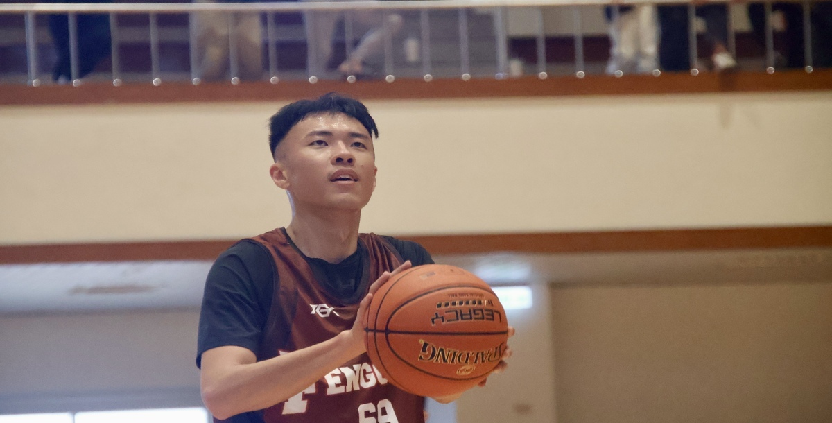 逢甲楊佳勳下半場加入得分行列屢屢在油漆區得手。攝/林子堯