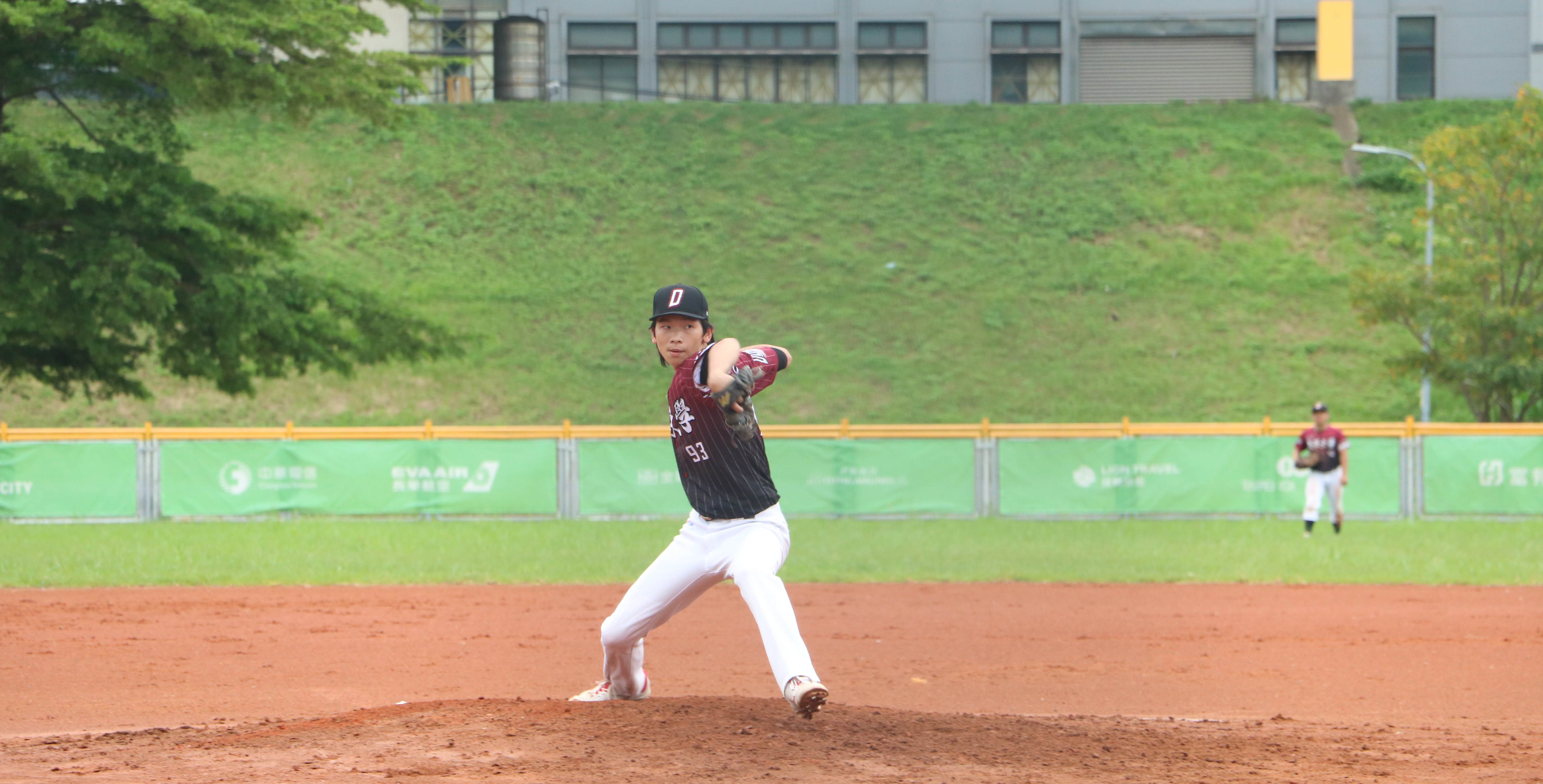 東華先發投手張洧榳今日扛滿4局，力撐投手丘。攝/許靜玟