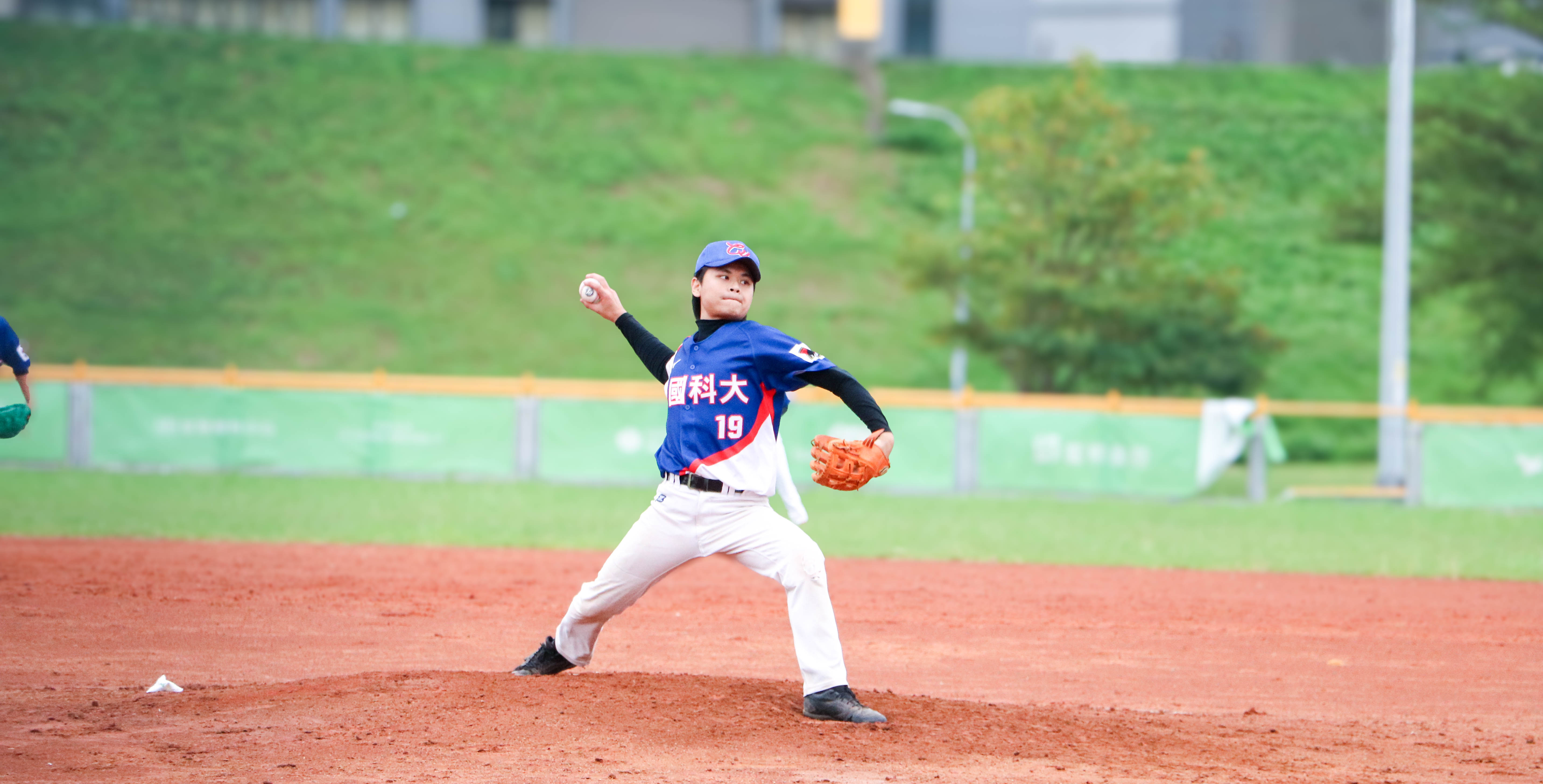 中國科大隊長、先發投手李承憲今日先發2.2局，全力穩住前段比賽。攝/許靜玟