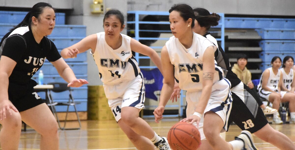 中國醫羅文伶（右白）進攻表現不俗。攝/廖心瑀