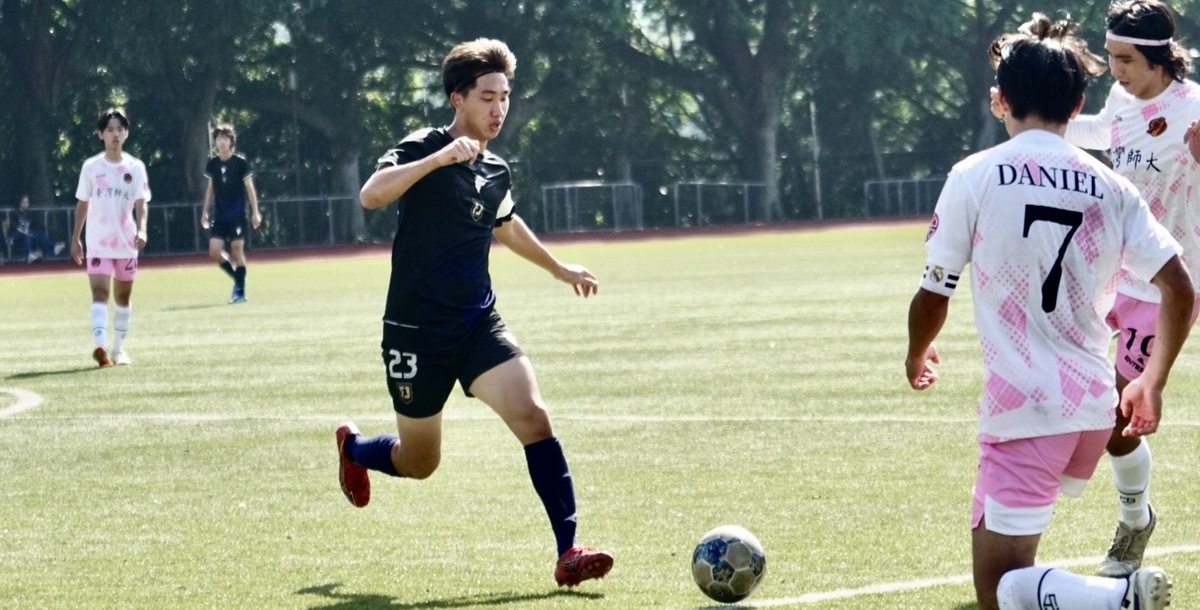 ｛內文圖｝輔大前鋒羅廣軒組織團隊進攻。攝/蔡佑涵