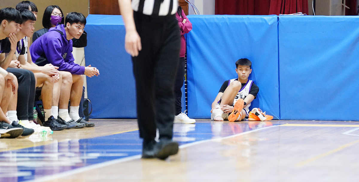 義守大學黃尹元傷退。攝/大專體總