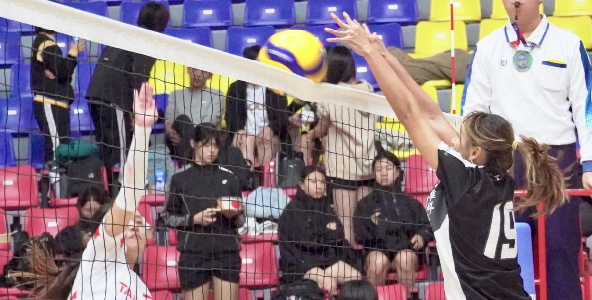 高科大黃恩祈多次攔網，收下勝利。攝/巫騏安