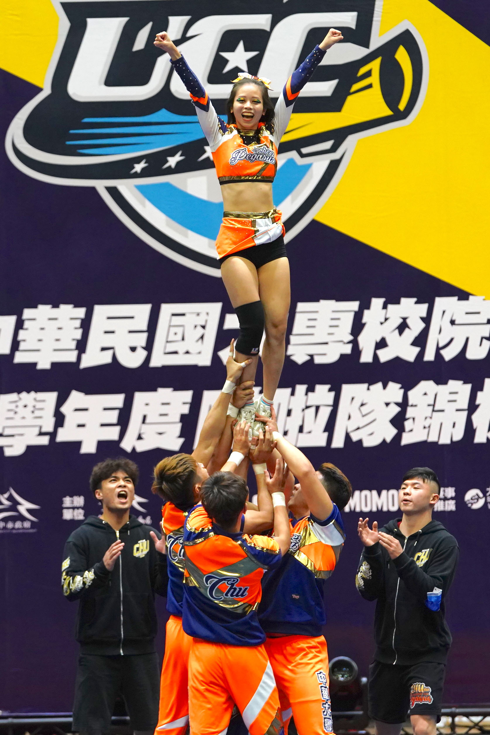 中華大學拿下公開女生五人組冠軍。攝/大專體總