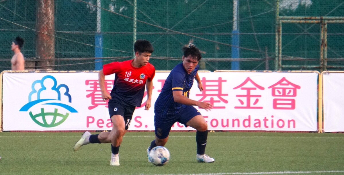 屏大詹子霆(左)本場梅開二度,進攻表現亮眼。攝/廖心瑀