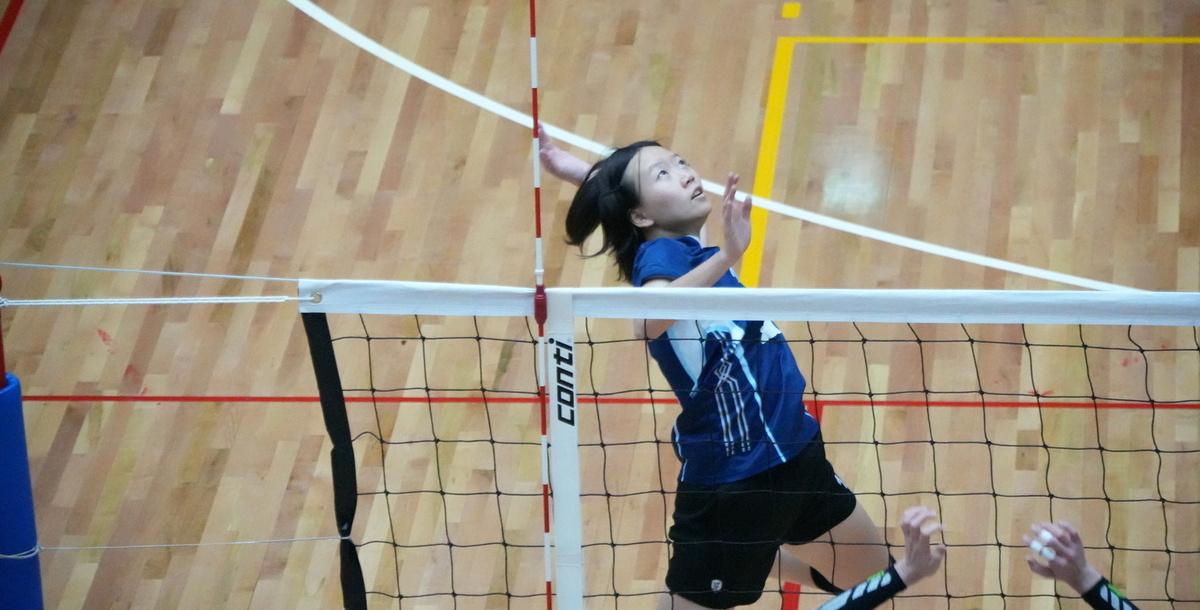 高師隊長黃雅妍二號位攻擊。攝/游之睿