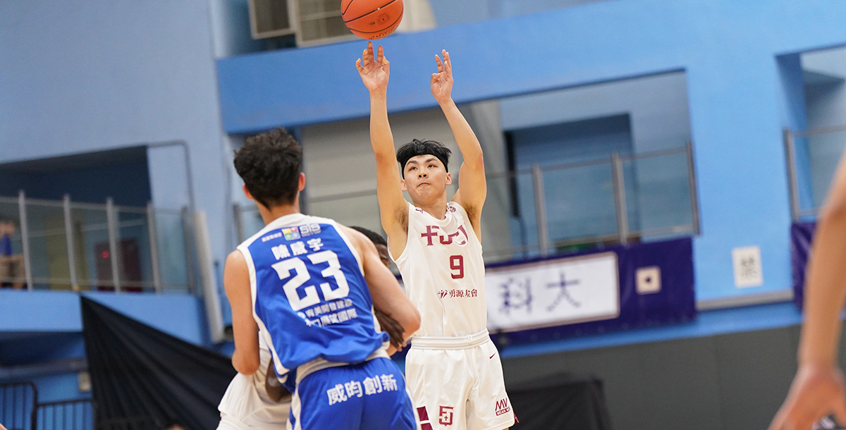 輔仁大學潘建宏4記外線得手，共拿下17分。攝/大專體總