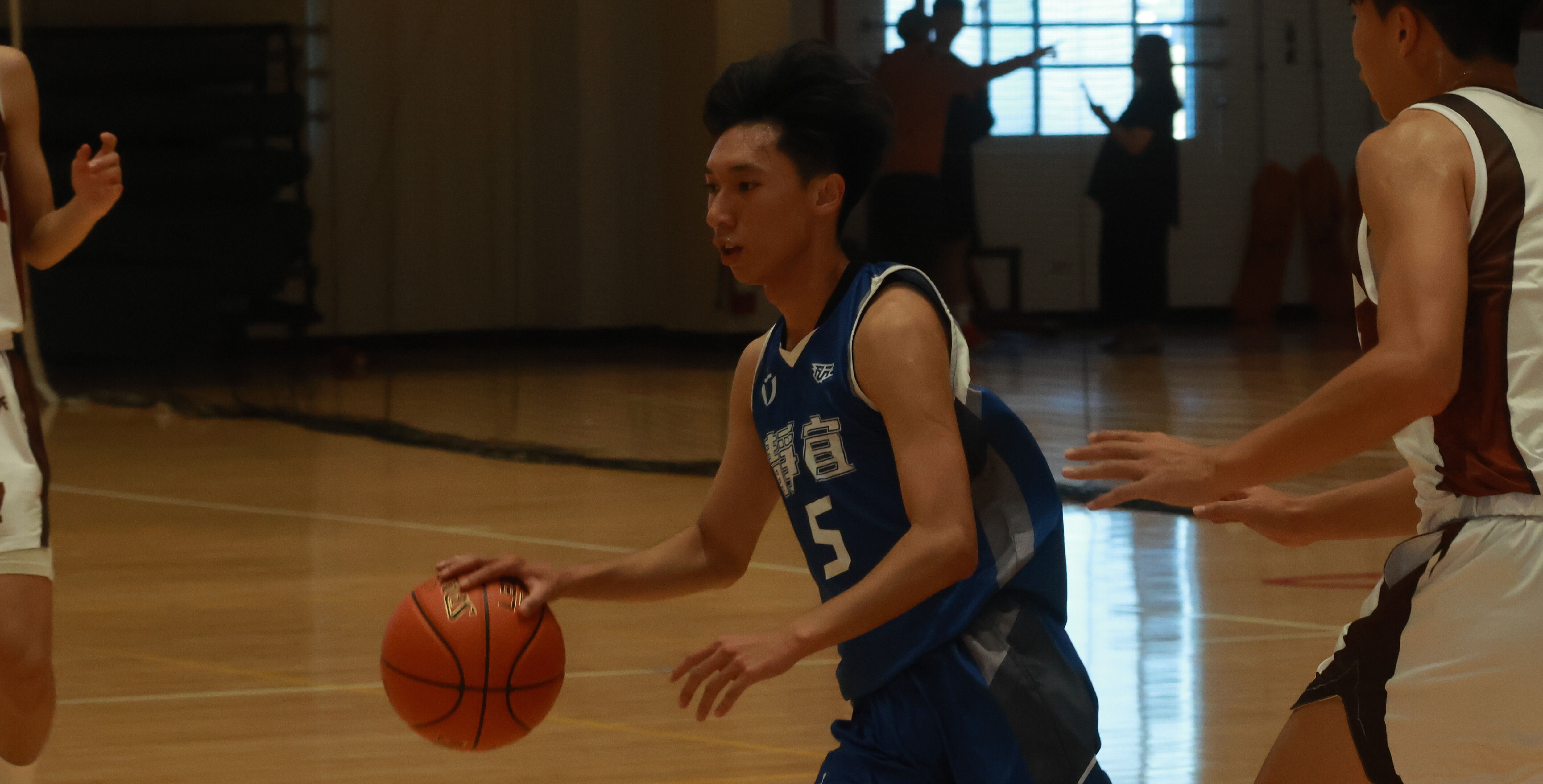 田徑科班轉換跑道，靜宜蔡郁彬用不同方式展現優勢。攝/邱治霖