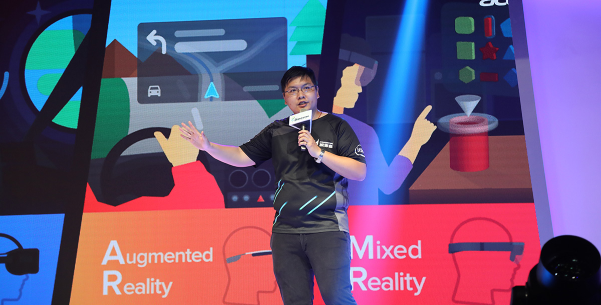 宏碁創新產品主任林俊佑電競講座談到VR運用。攝/曾泓睿