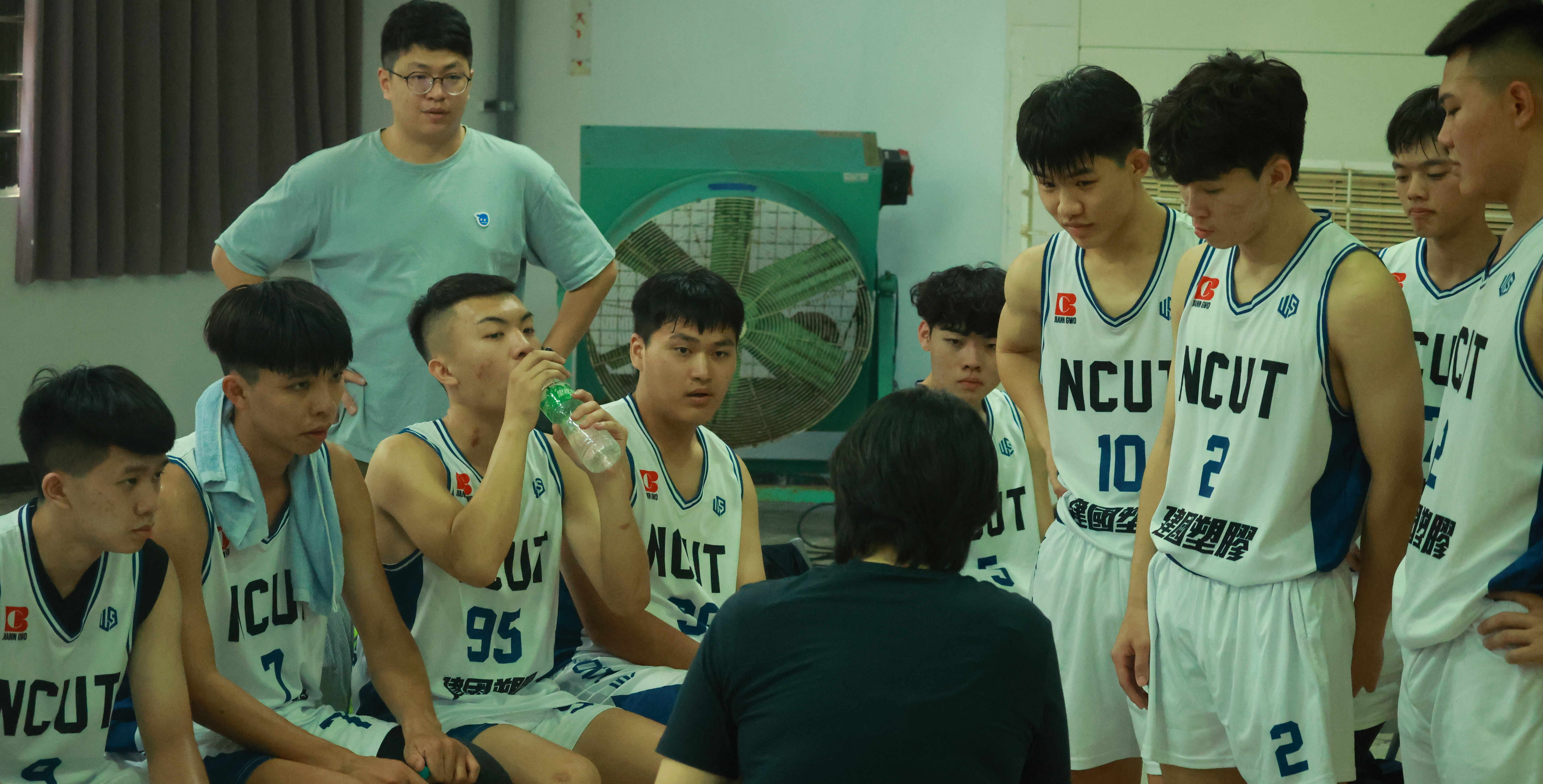 勤益在調度下全體上陣，把握場上機會。攝/邱治霖