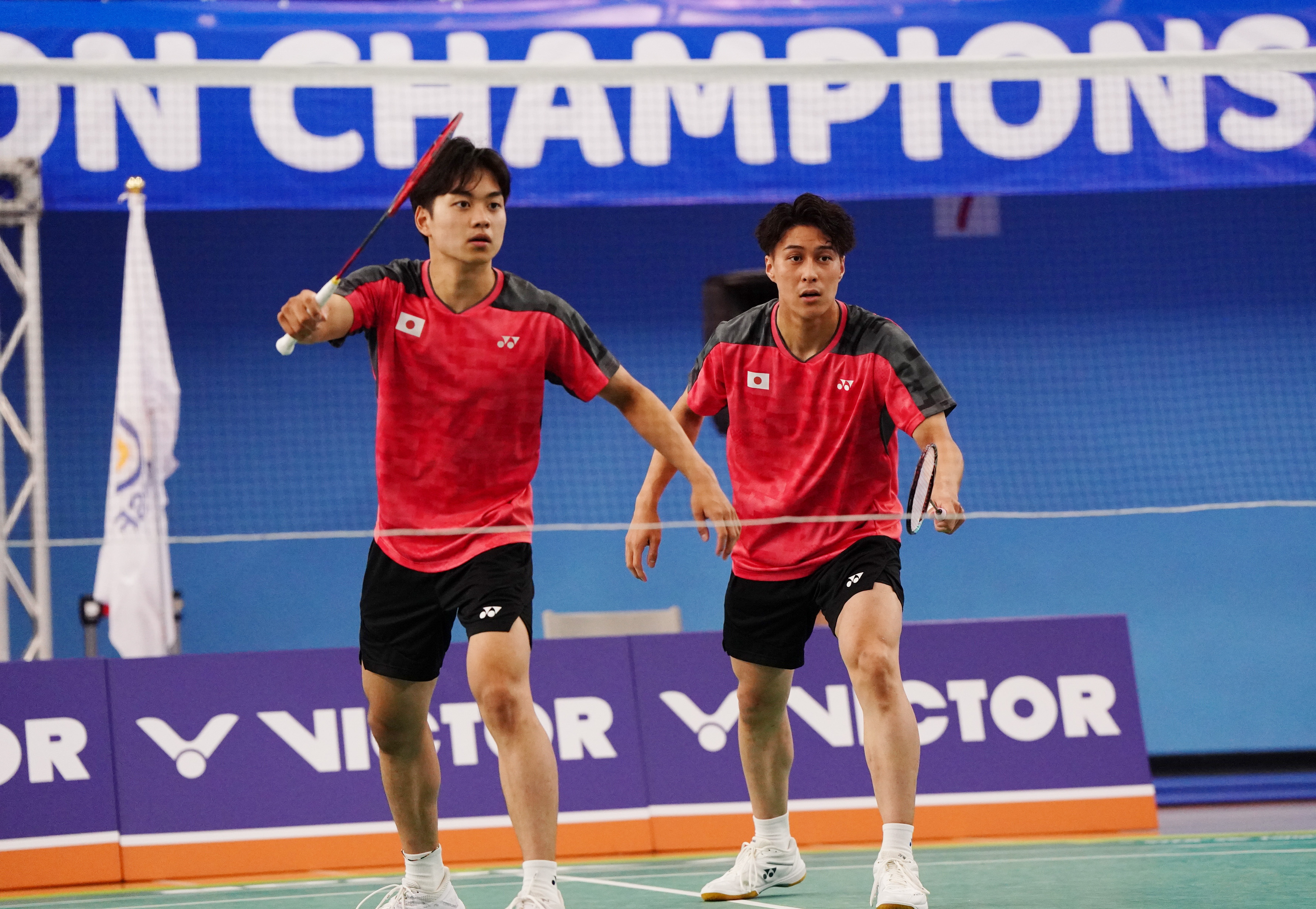 日本男雙組合快速擊敗香港對手晉級16強。攝/大專體總