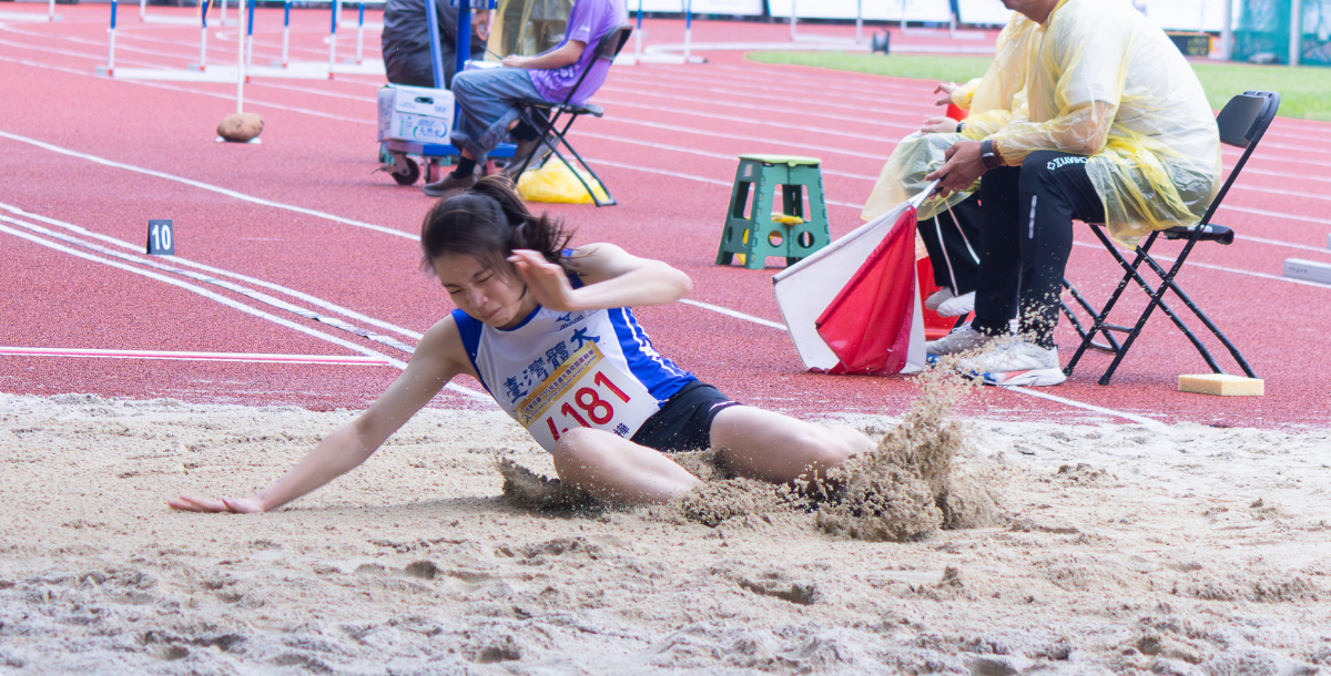 臺體陳則樺最後一跳躍出5.19公尺，逆轉摘下一般女生組跳遠金牌。攝/SSU特派員 周依柔

