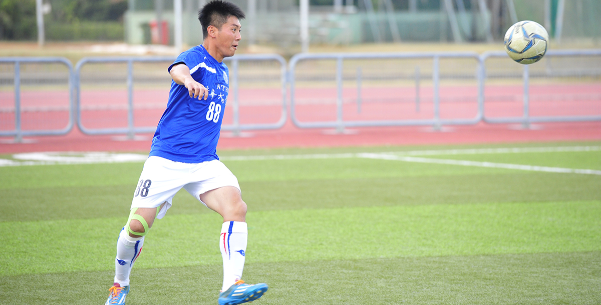 清華大學林哲緯在本場比賽踢進一球，讓清大獲得勝利。 攝/沈琬昀提供