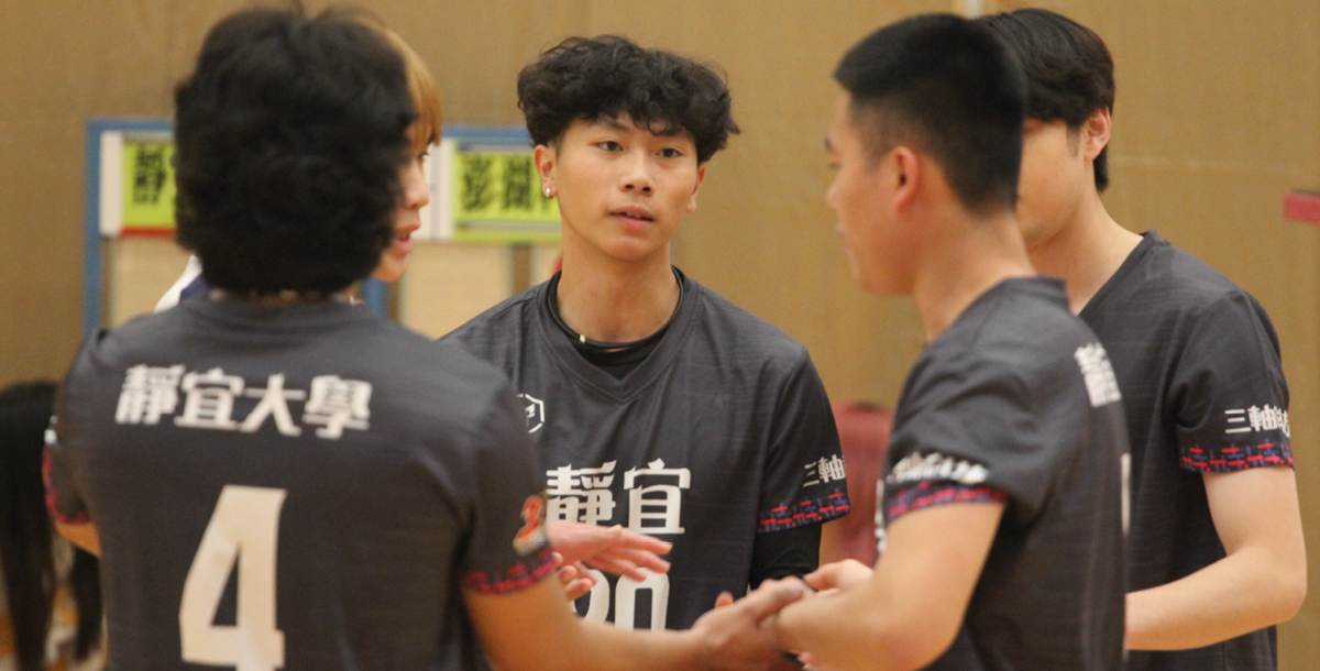 靜宜主攻手黃煥鈞，協助球隊迅速建立優勢。攝/陳葦澤