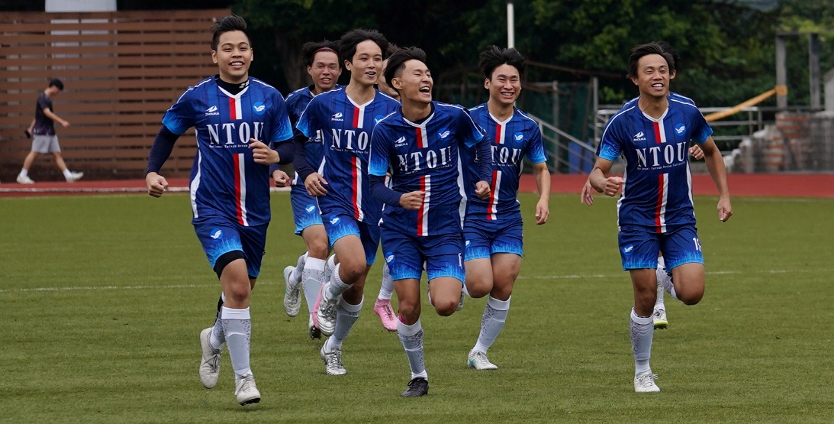 海大隊員慶祝點球戰勝利。攝/張嘉瓘