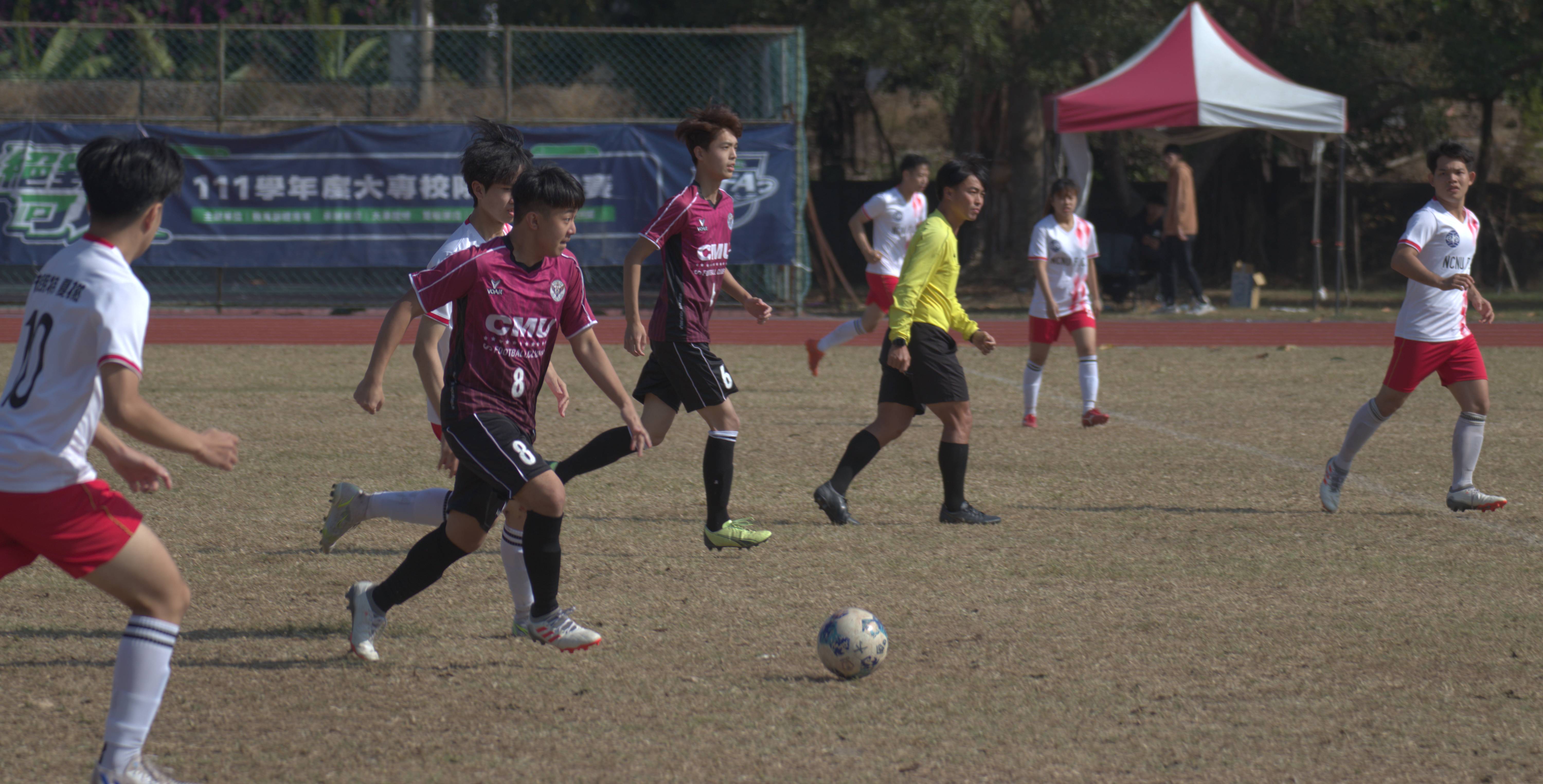 75分鐘時暨南林塔補球,一球之差險勝中國醫。攝/馮冠傑