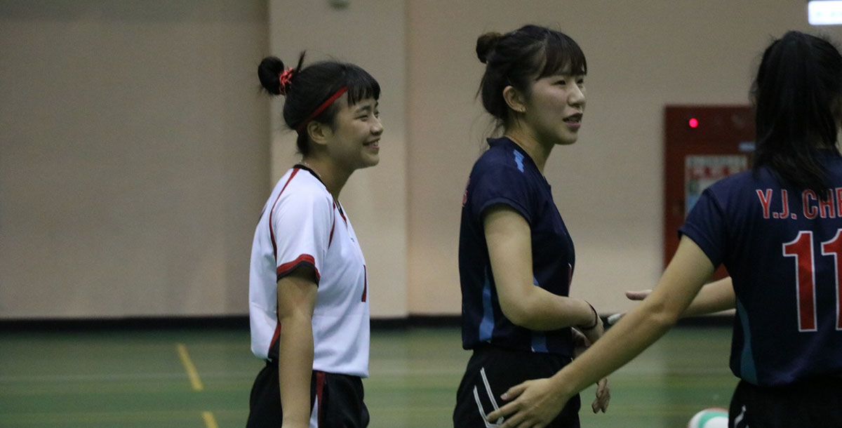 梁普琳（右）感謝林俞樺（左）在她身為校隊隊長時給予的幫助與鼓勵。圖/梁普琳提供