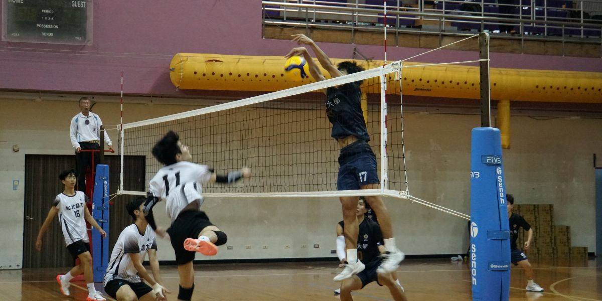 臺大鄭瀚(右)攻守兩端表現亮眼。攝/廖芸萱 (另開新視窗)