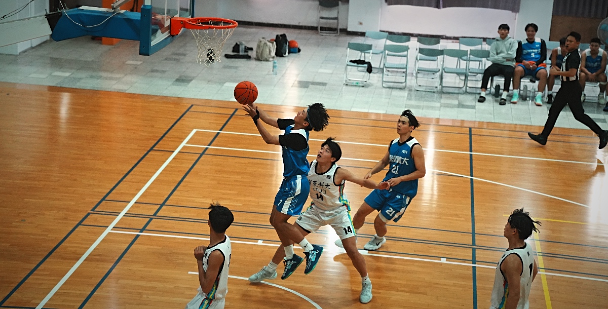 臺體隊長林佳駿攻下全隊最高20分，關鍵時刻展現領袖氣勢，帶領球隊穩住戰局。攝／施浚璿