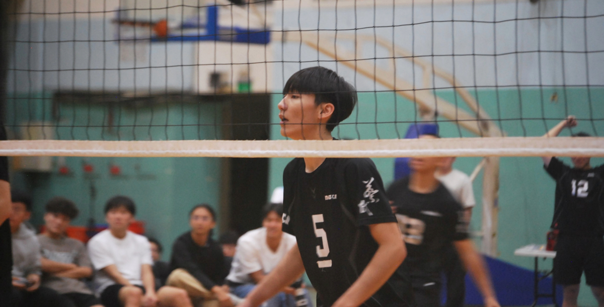 成大隊長任亭在場上積極喊話。攝/吳妤宸