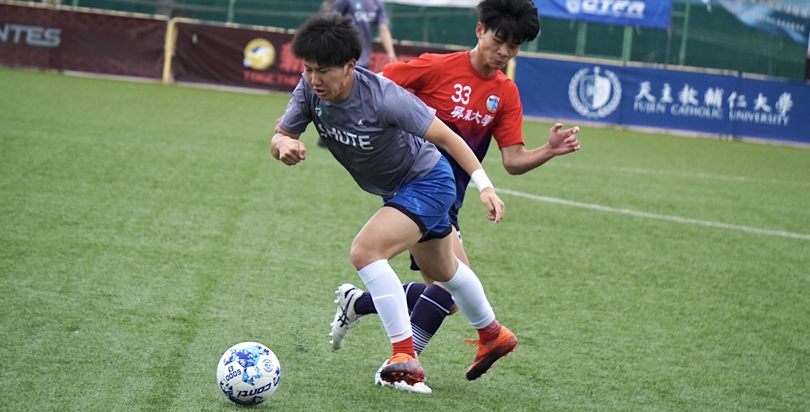 兩隊拋開勝負包袱，上半場互有攻守，打得較為放鬆。攝/孫千筑