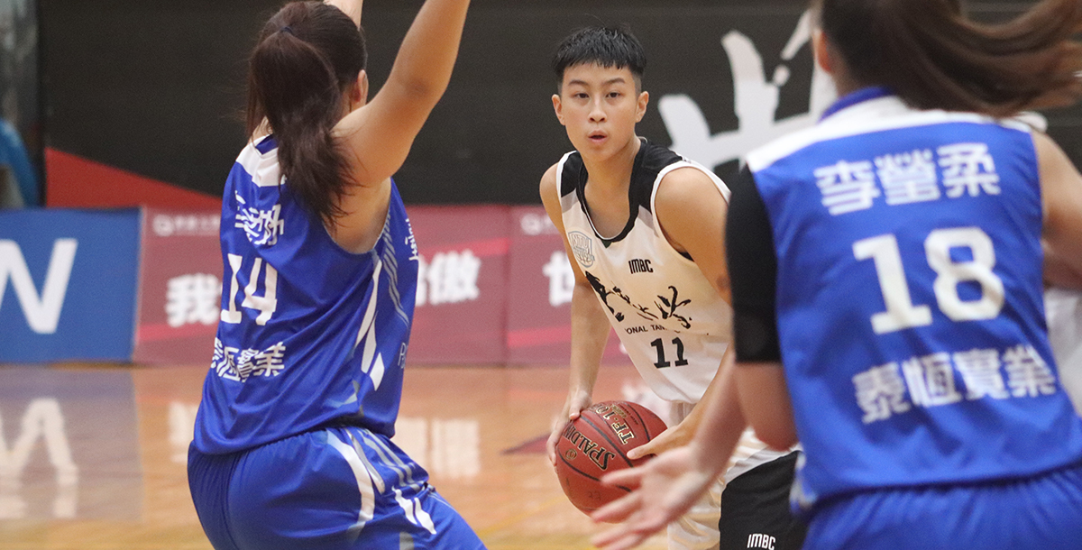 臺大葉依婷帶傷上陣,攻下13分7籃板。攝/黃子晏