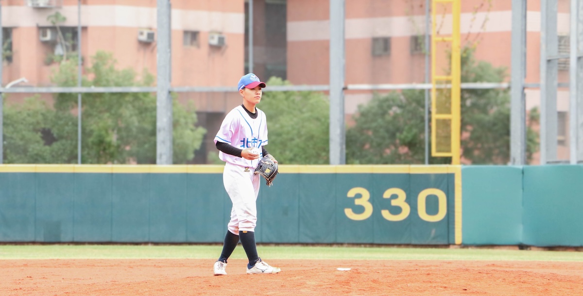 北市大劉詩芸投打俱佳，在對中信學院一役收下勝投。攝/許靜玟