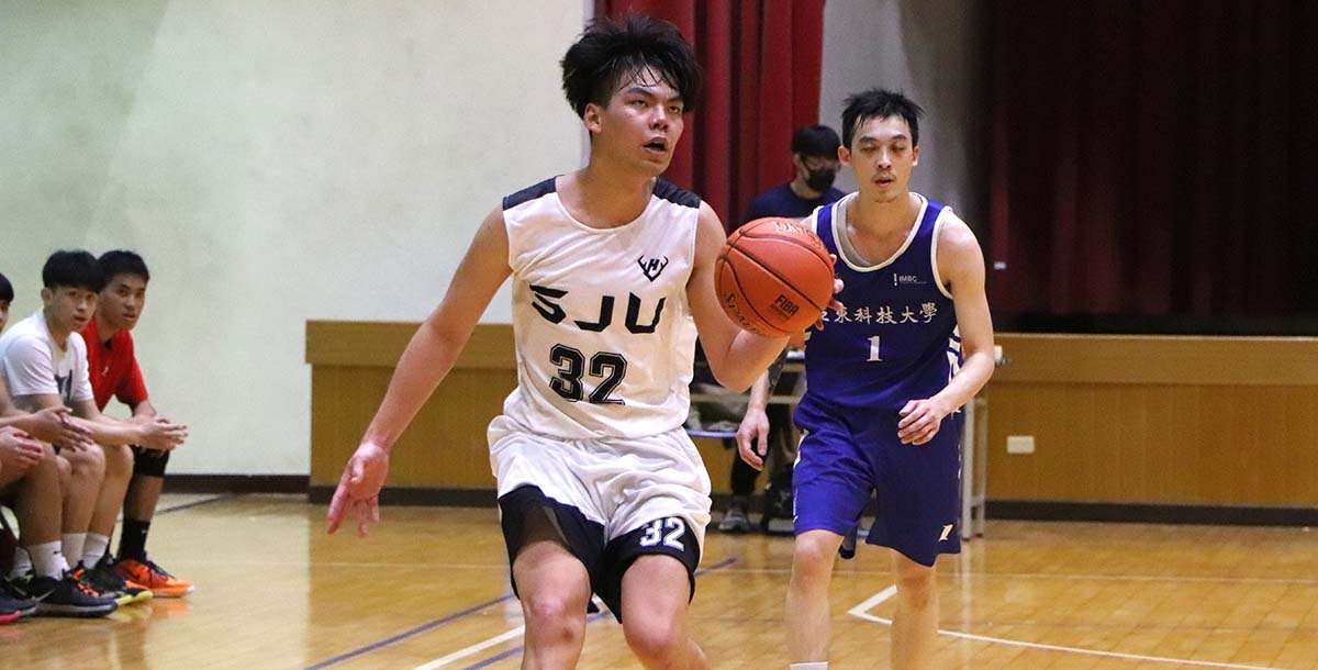 聖約翰中鋒伍呈恩單場攻下22分,是球隊奪勝的一大功臣。攝/黃子晏