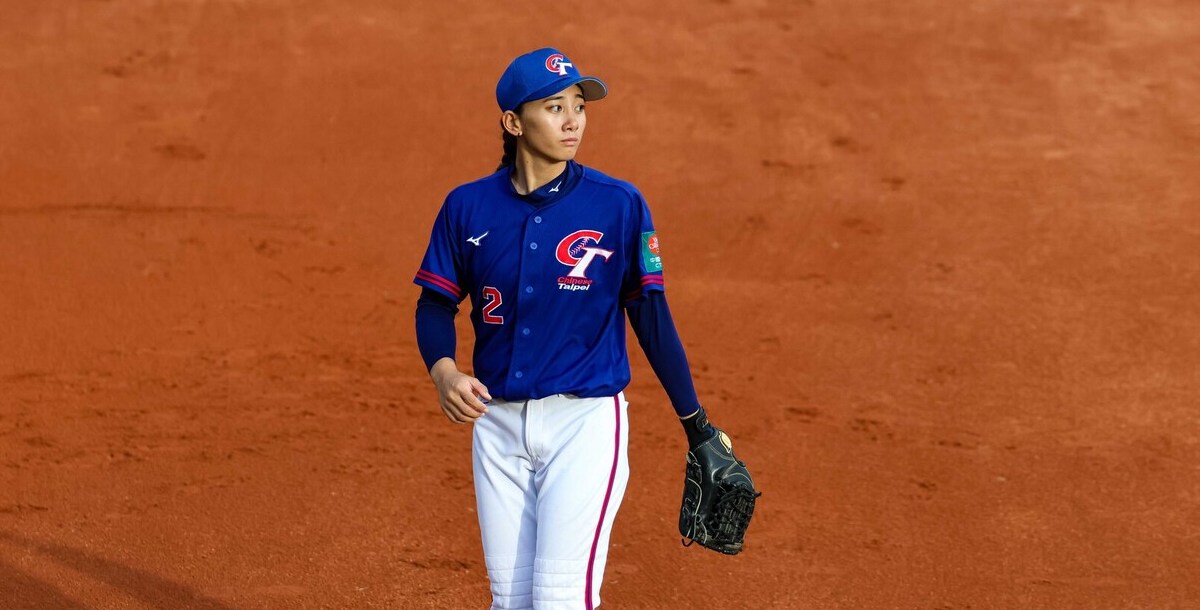 鄭嘉禎於第十屆世界盃女子棒球賽B組預賽代表中華隊擔任一壘手。攝/林巧晨
